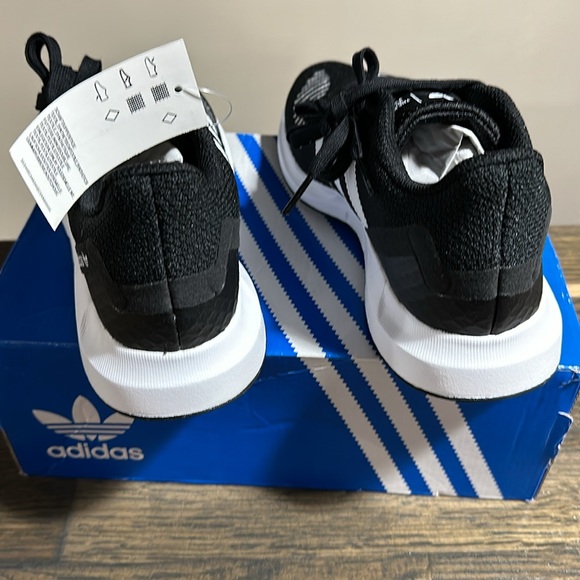 Adidas Men’s/Kids 4.5 Swift Run RF - Picture 4 of 5